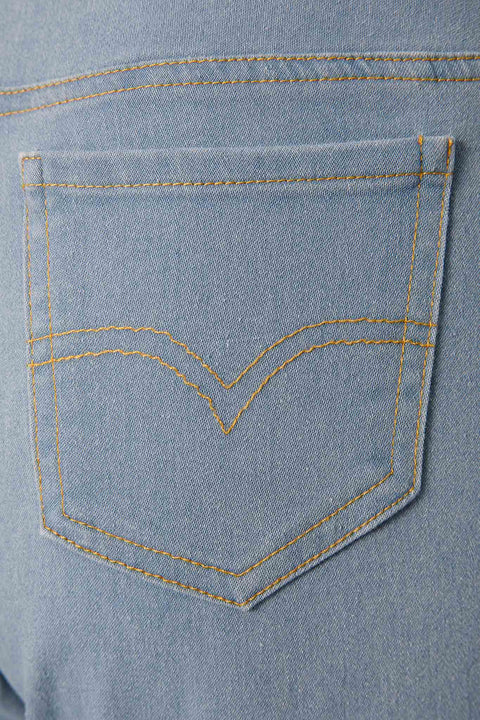 JEANS WITH ZIPPER ON THE BACK