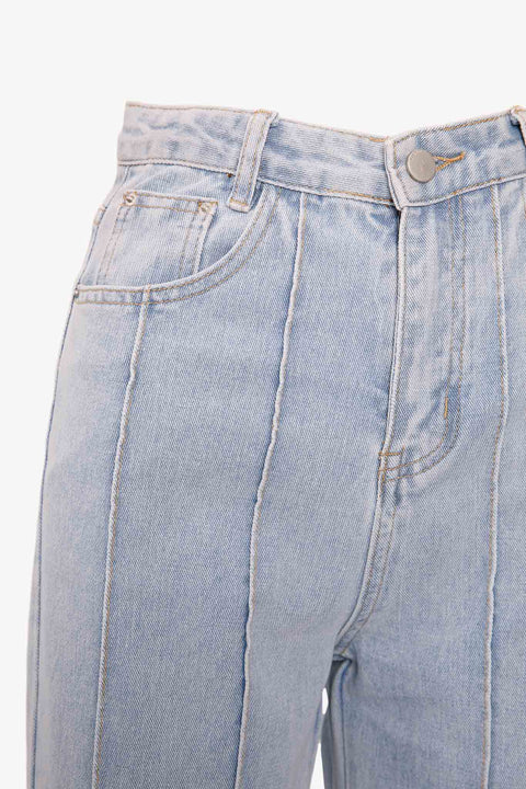 JEANS WITH PEONOUNCED SEAMS