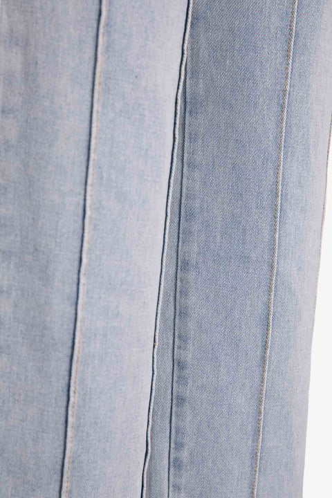 JEANS WITH PEONOUNCED SEAMS